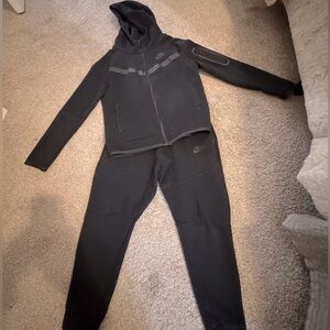 Boys Nike Tech Fleece Sweatsuit 🖤